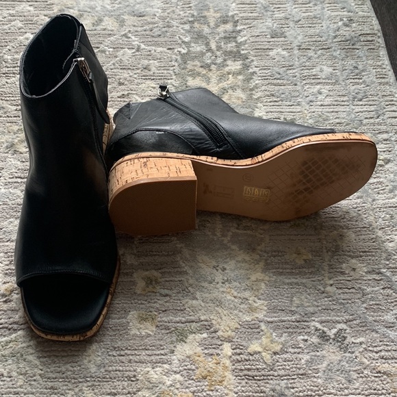 NEW E8 by Miista leather sandals - Picture 3 of 7